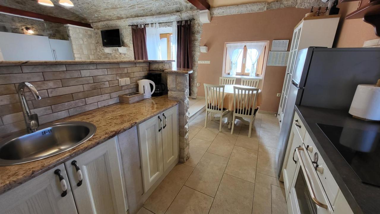 Stone House Apartments Didini Dvori Лумбарда Екстер'єр фото