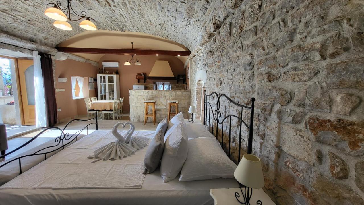 Stone House Apartments Didini Dvori Лумбарда Екстер'єр фото