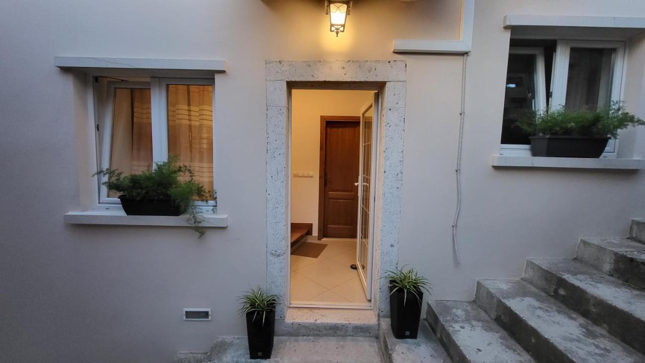 Stone House Apartments Didini Dvori Лумбарда Екстер'єр фото