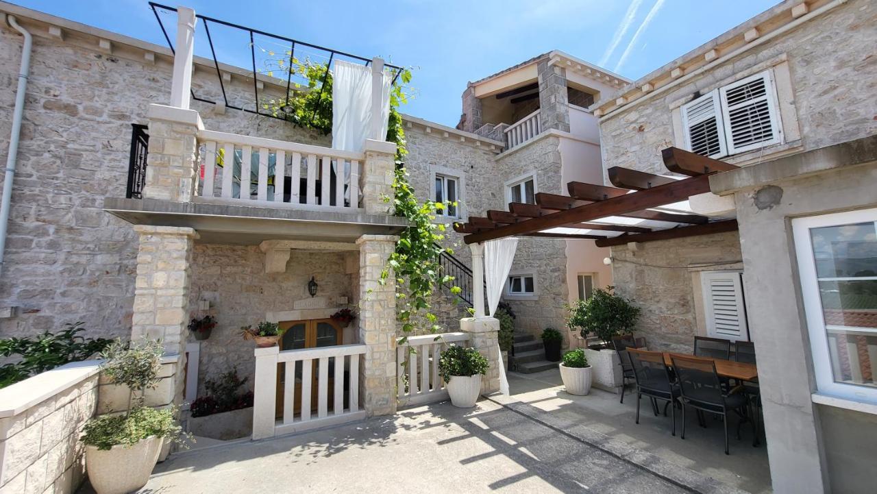 Stone House Apartments Didini Dvori Лумбарда Екстер'єр фото