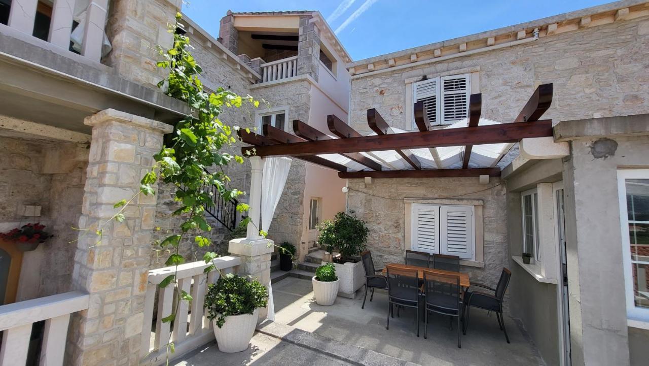 Stone House Apartments Didini Dvori Лумбарда Екстер'єр фото